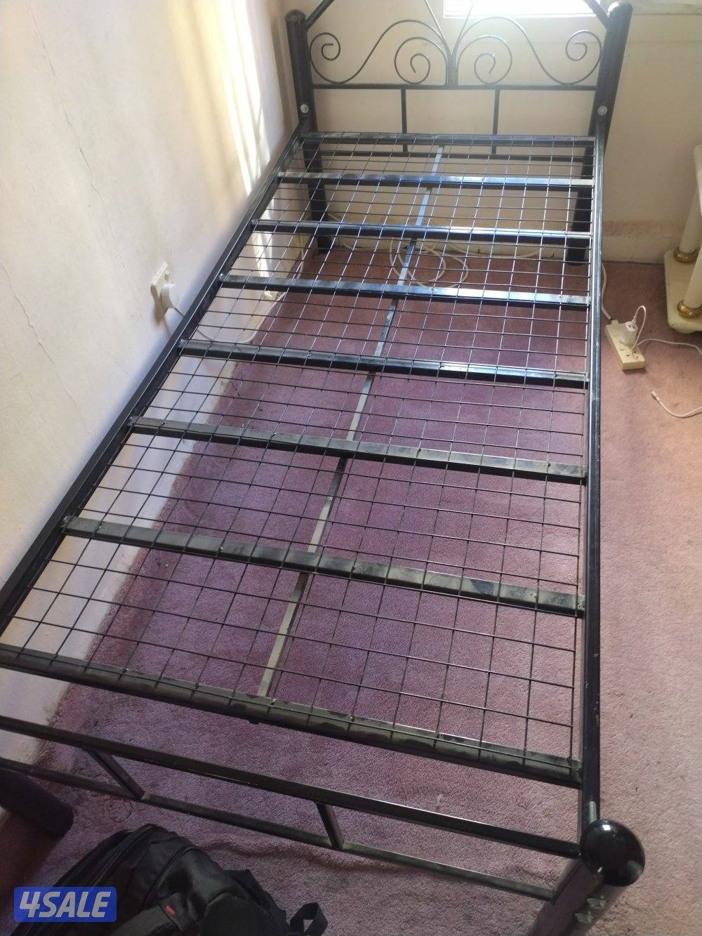سرير حديد مستعمل بحالة جيدة0