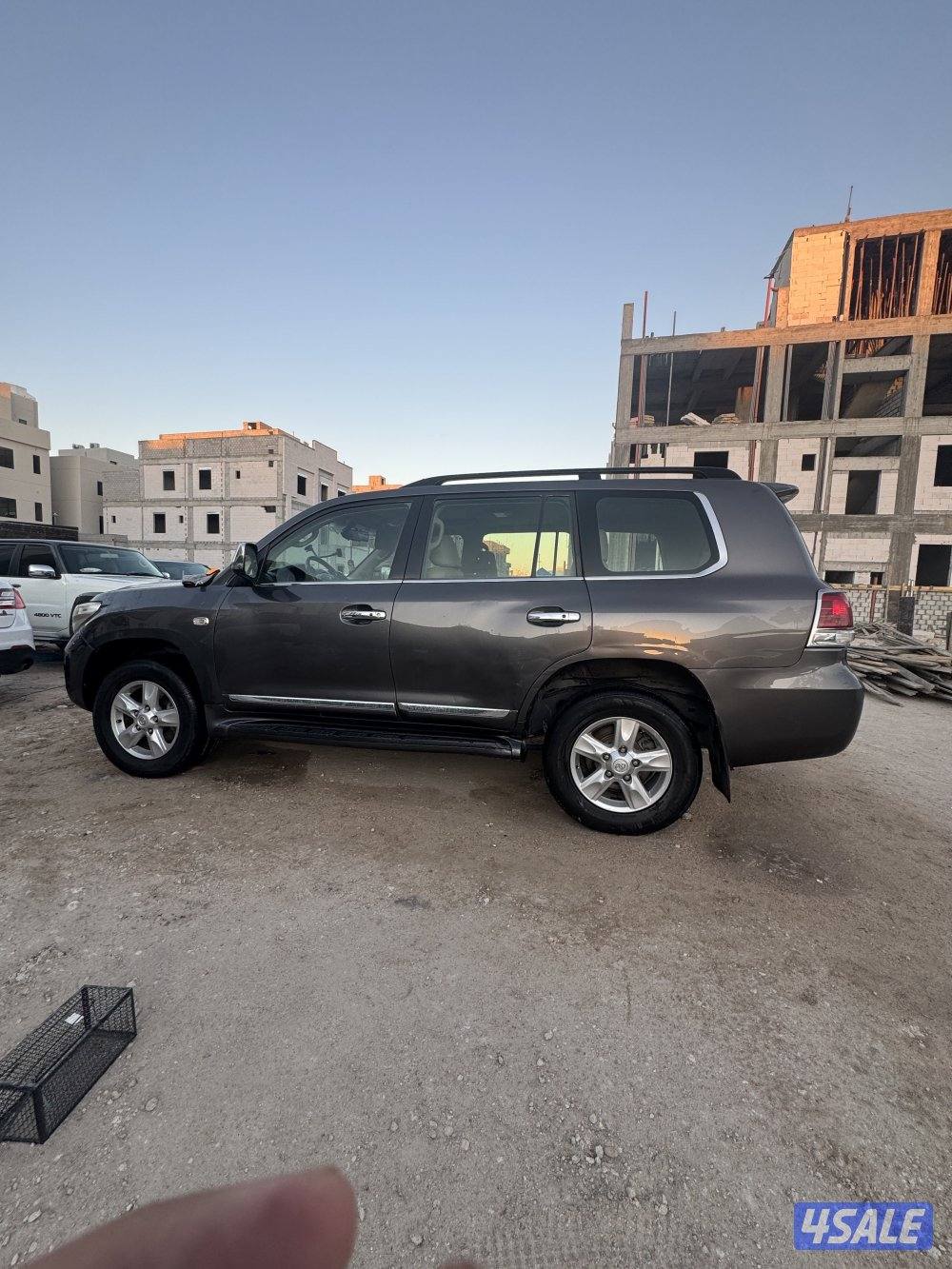 للبيع لاند كروز VXRموديل ٢٠١٠ صبغ الوكاله ماشي ٢٤٥ استعمال خفيف وايد4