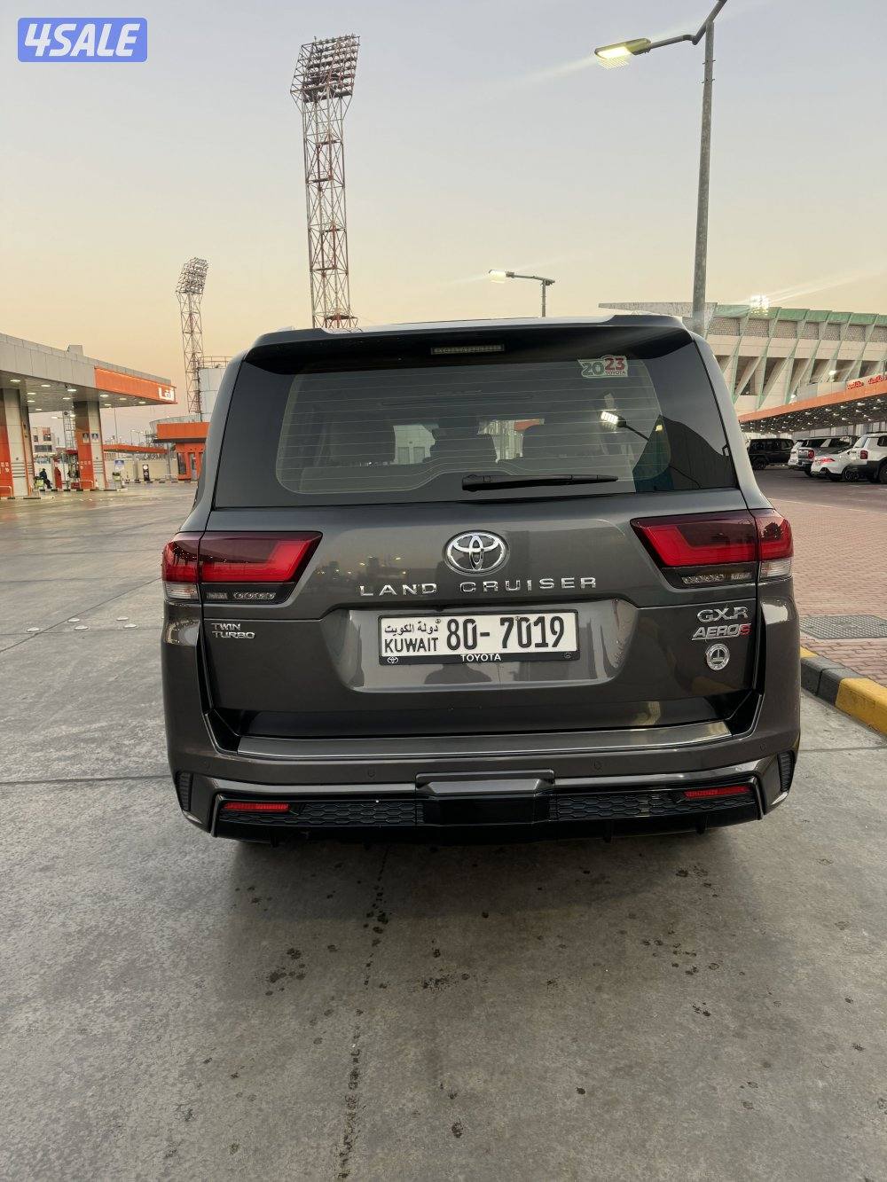 للبيع لاند كروزر ايرو اس تيربو ماشي ٣٨ الف فقط3