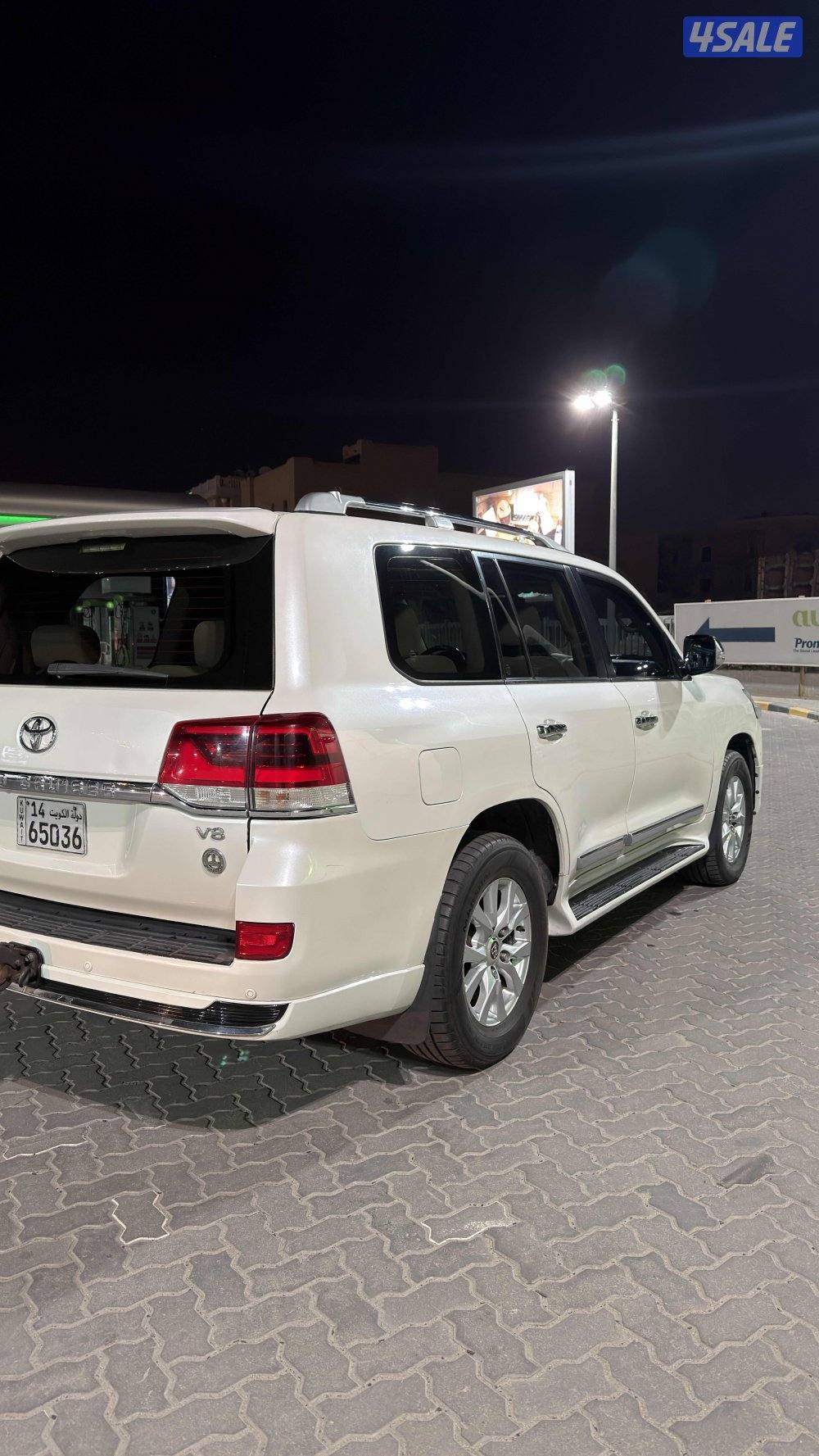 لاند كروز   gxr 2016   لون   صدفي   8 سلندر. من الداخل بيج.2