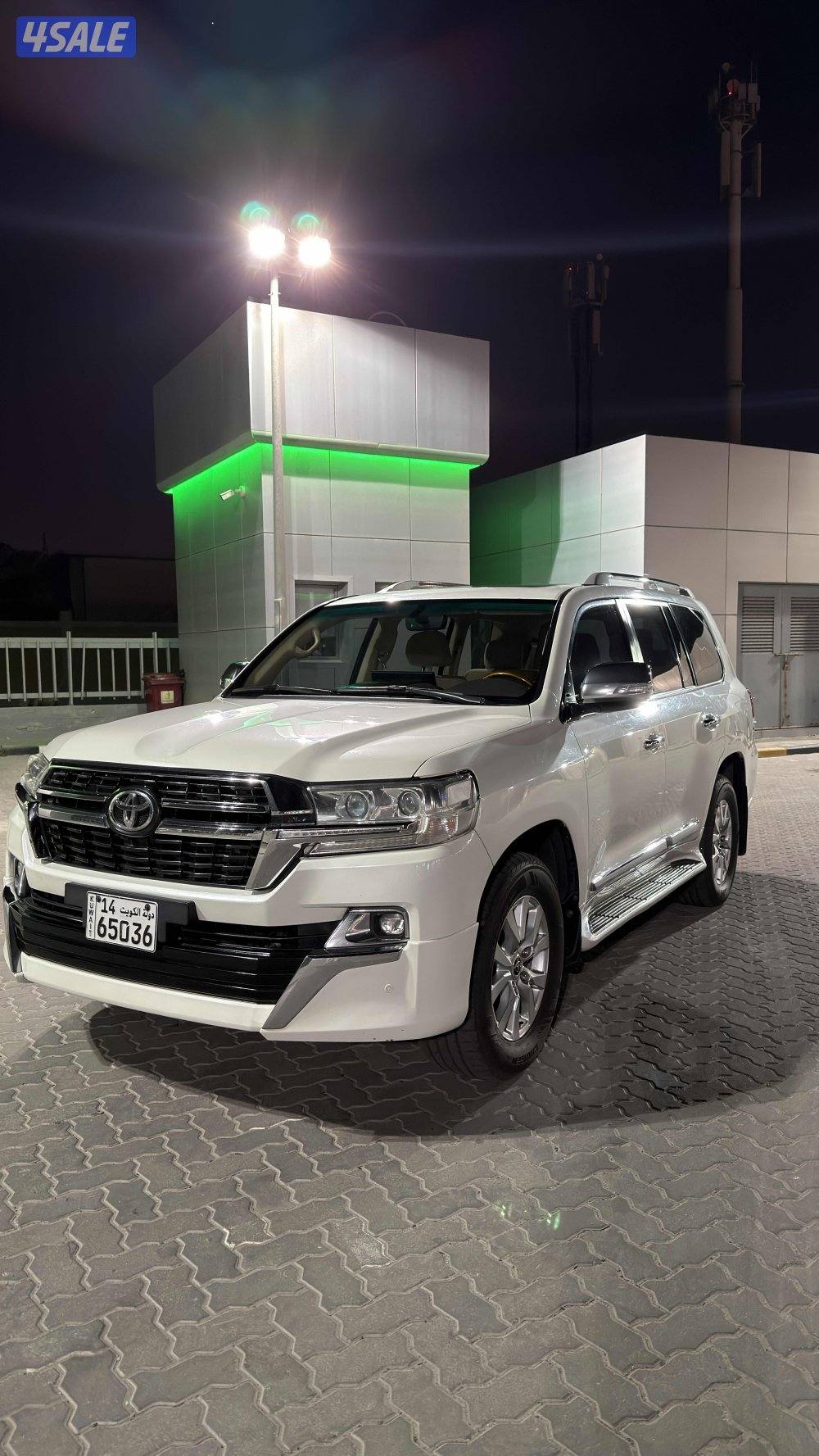 لاند كروز   gxr 2016   لون   صدفي   8 سلندر. من الداخل بيج.5