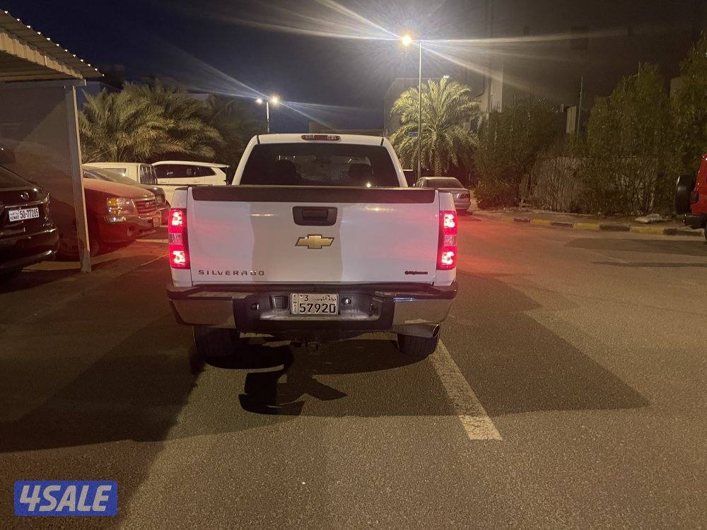 للبيع وانيت سلفرادو موديل 2010 أج دي دبل قير4