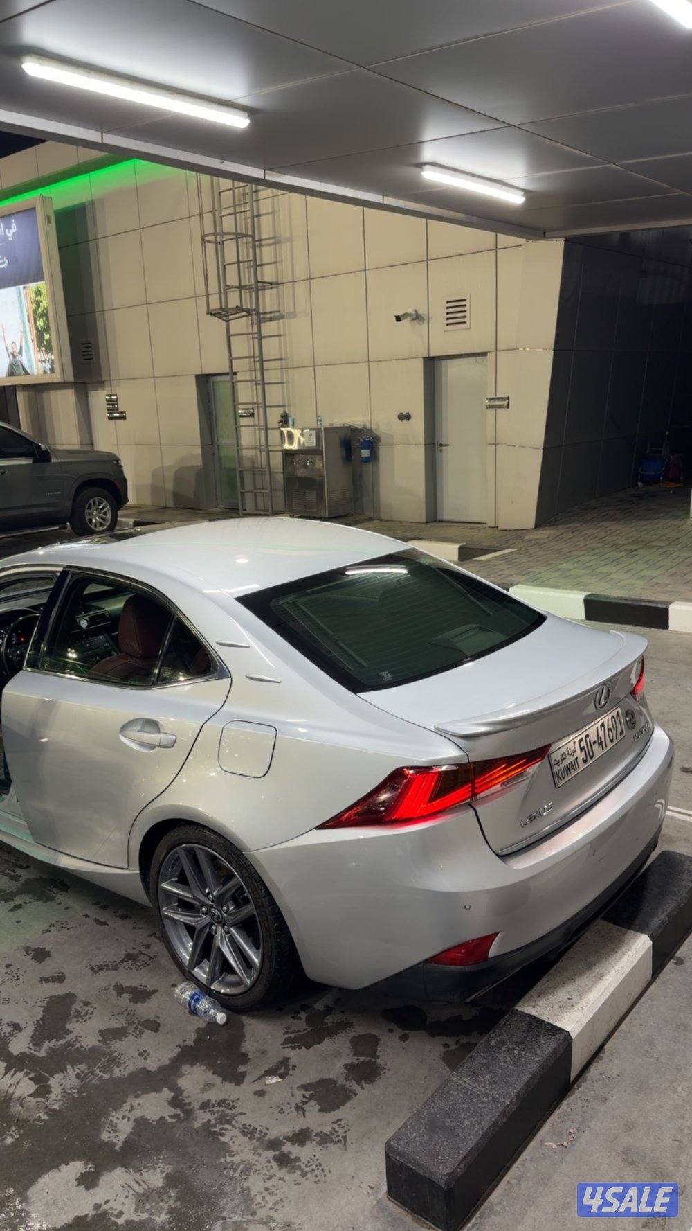 للبيع او للبدل لكزس is350 f sport2