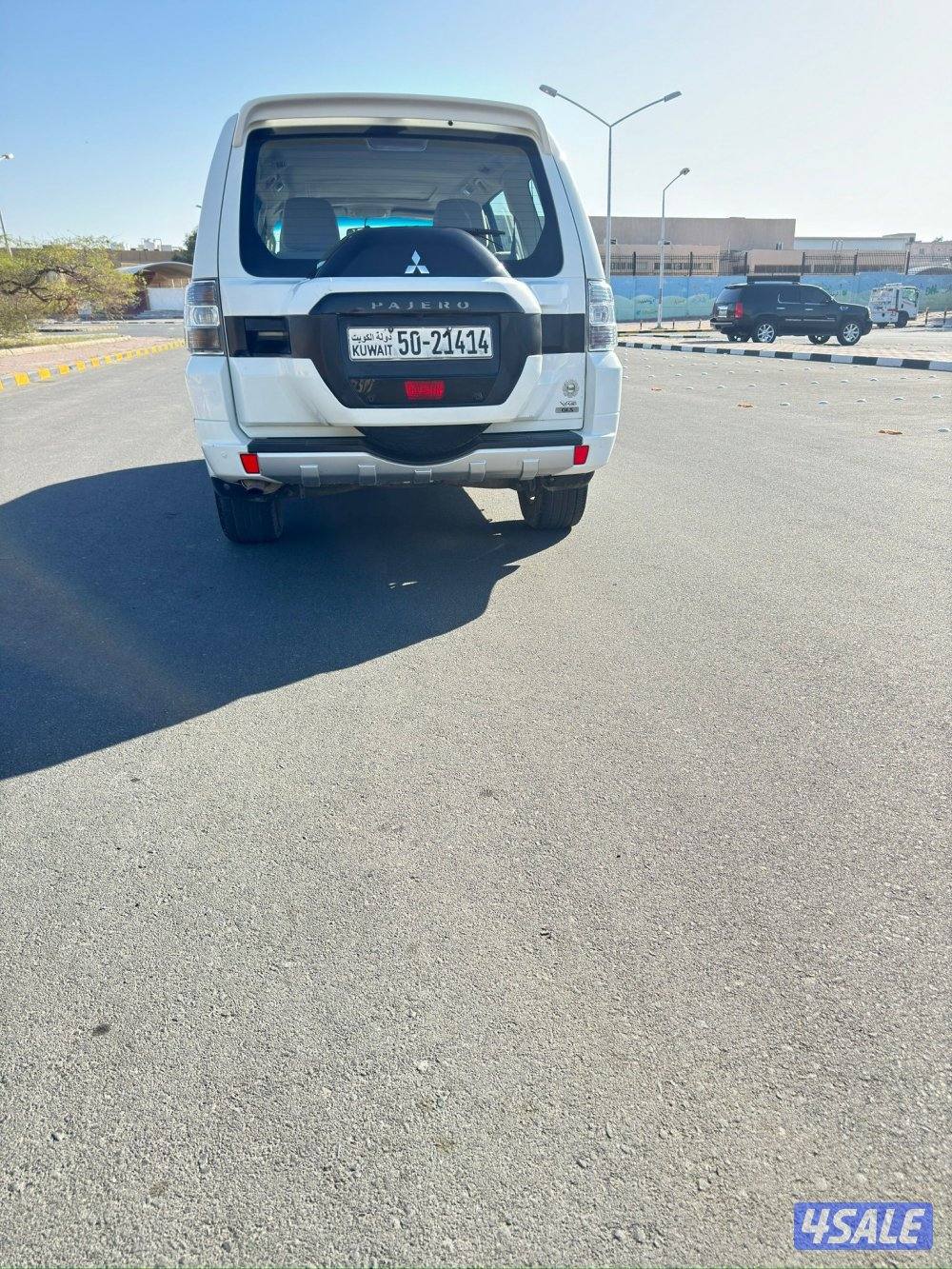 باجيرو 2017 فل كامل المواصفات فتحه صبغ الوكاله عدا قطعتين3