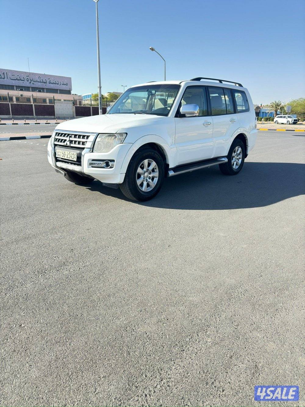 باجيرو 2017 فل كامل المواصفات فتحه صبغ الوكاله عدا قطعتين5