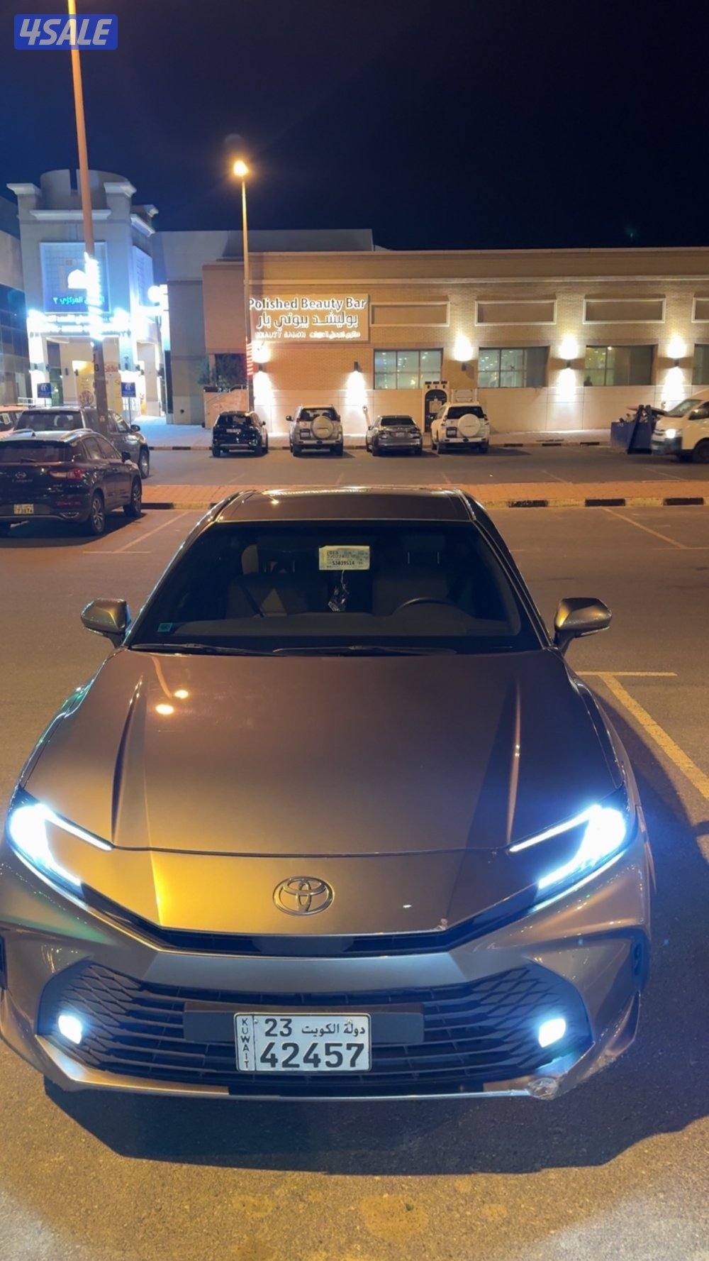 للبيع كامري هايبرد20251