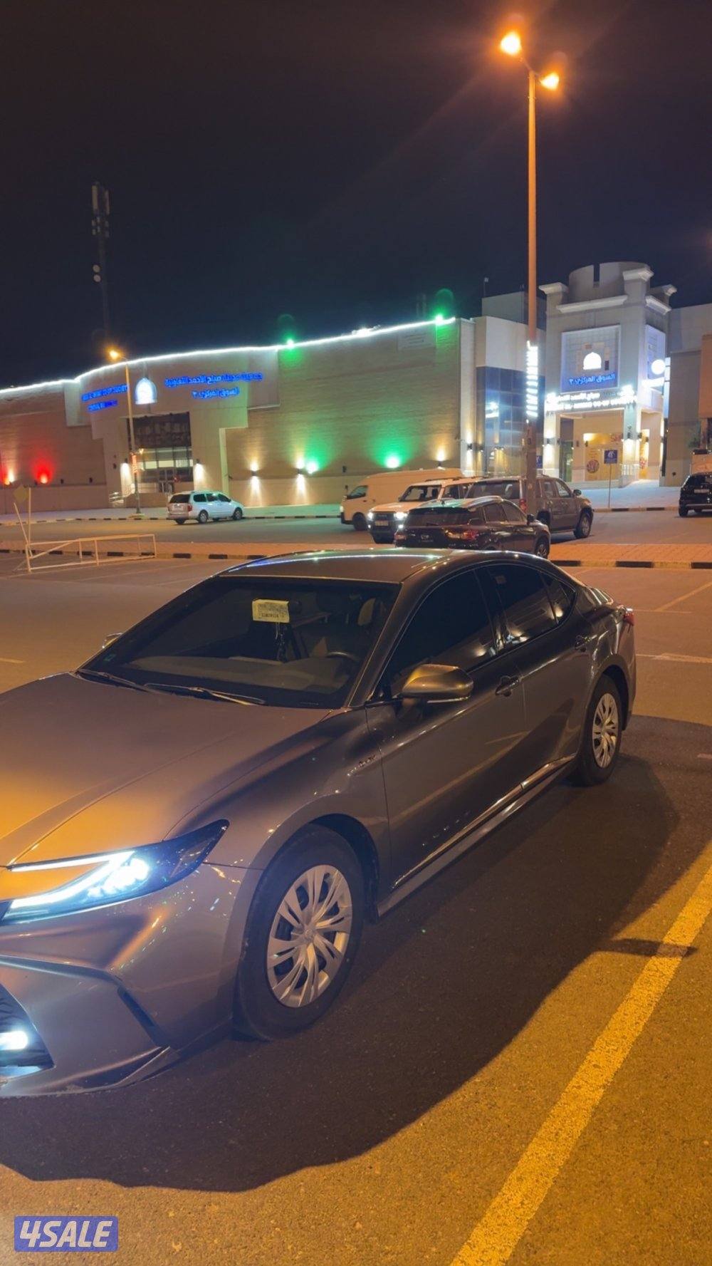 للبيع كامري هايبرد20256