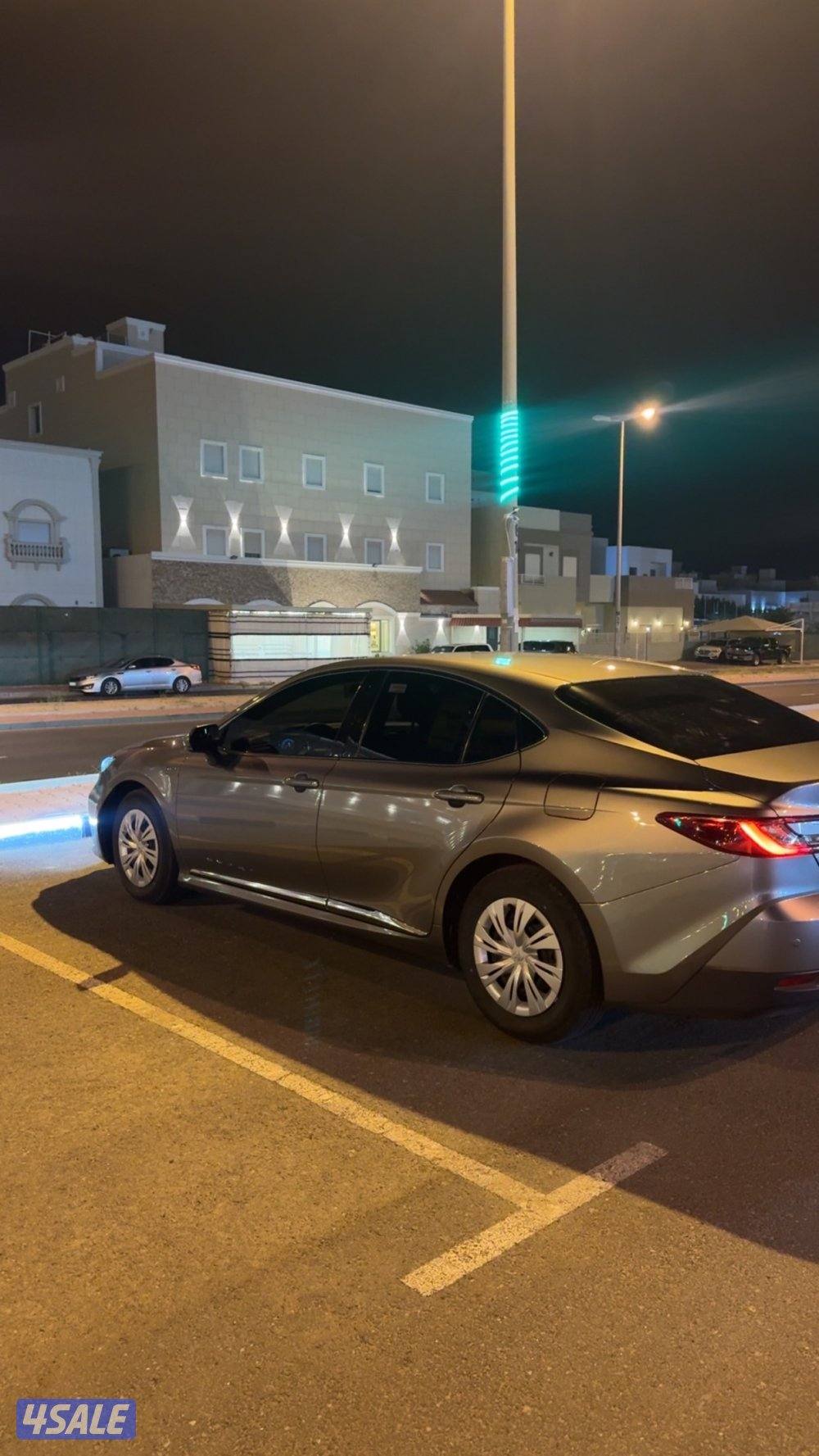 للبيع كامري هايبرد20255