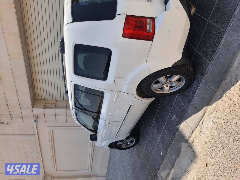 بايلوت بحالة جيده موديل 2013 لون ابيض كاميرا خلفيه سنسوارات2