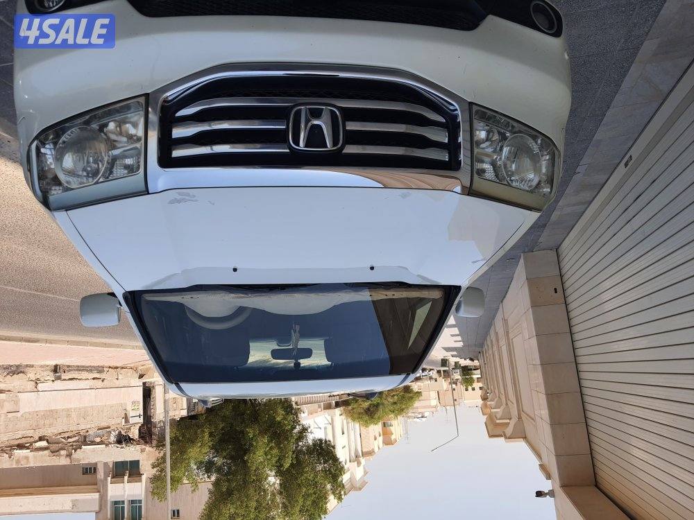 بايلوت بحالة جيده موديل 2013 لون ابيض كاميرا خلفيه سنسوارات3