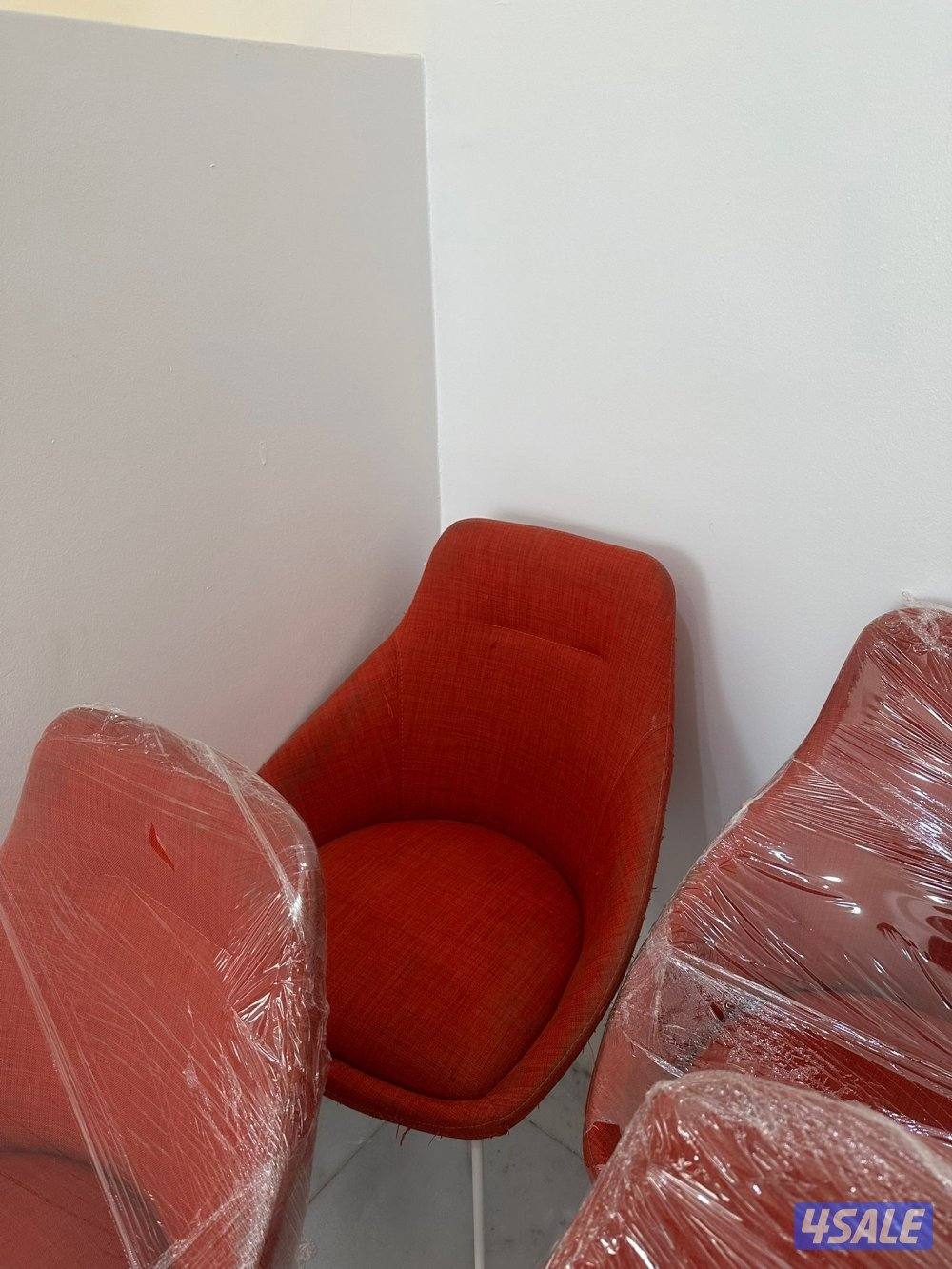 طاولة طعام مع 4 كراسي السعر قابل للمساومه3