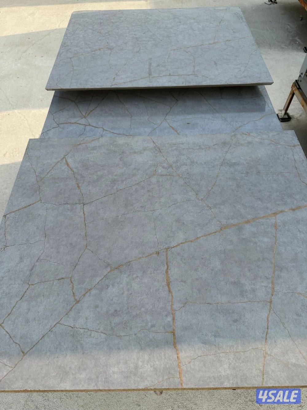 طاولة طعام مع 4 كراسي السعر قابل للمساومه4