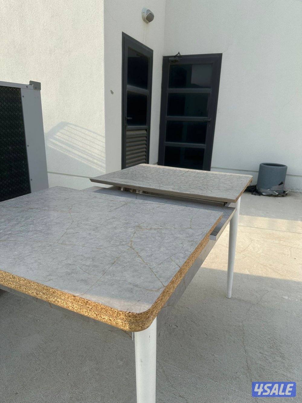 طاولة طعام مع 4 كراسي السعر قابل للمساومه5
