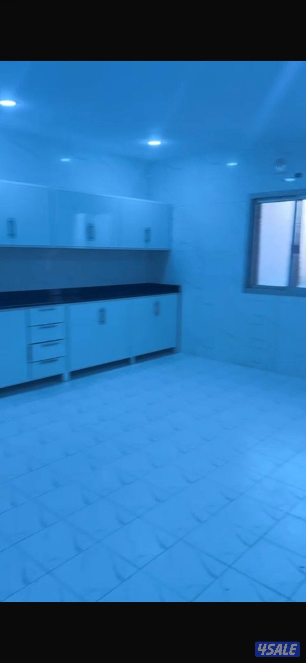 دور من ٤غرف وصاله ٣حمامات ومطبخ كبير جدا وغرفه خ مع حمامها موقف ٢سياره1