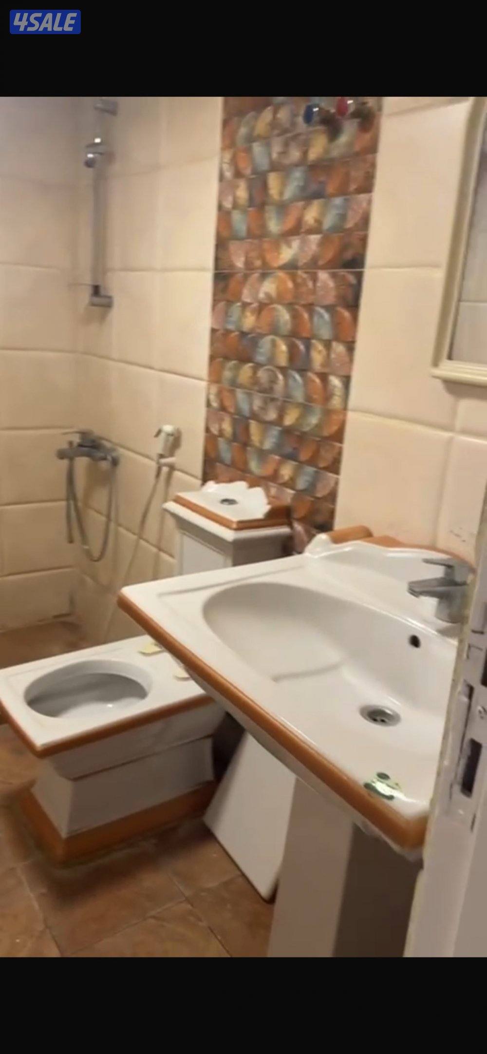 دور من ٤غرف وصاله ٣حمامات ومطبخ كبير جدا وغرفه خ مع حمامها موقف ٢سياره3