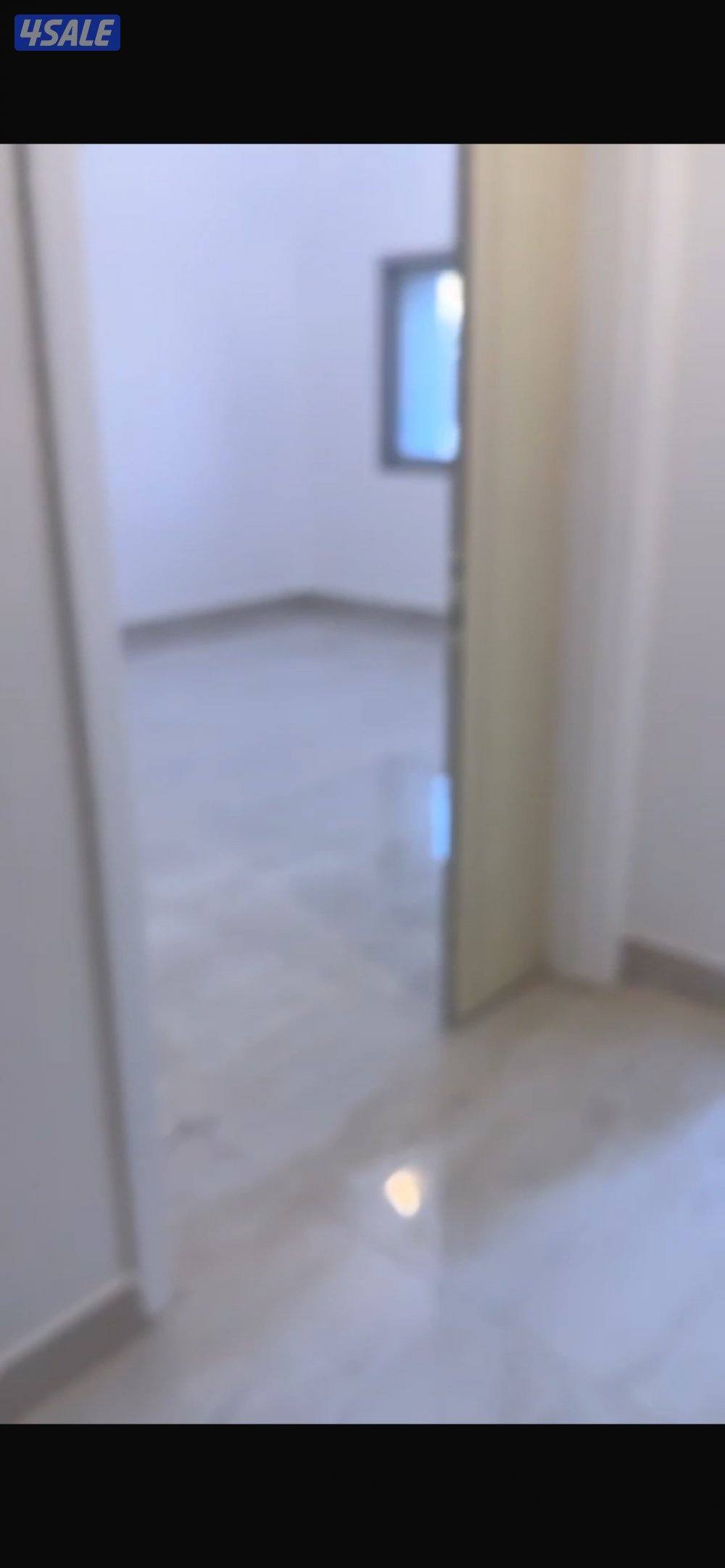 دور من ٤غرف وصاله ٣حمامات ومطبخ كبير جدا وغرفه خ مع حمامها موقف ٢سياره5