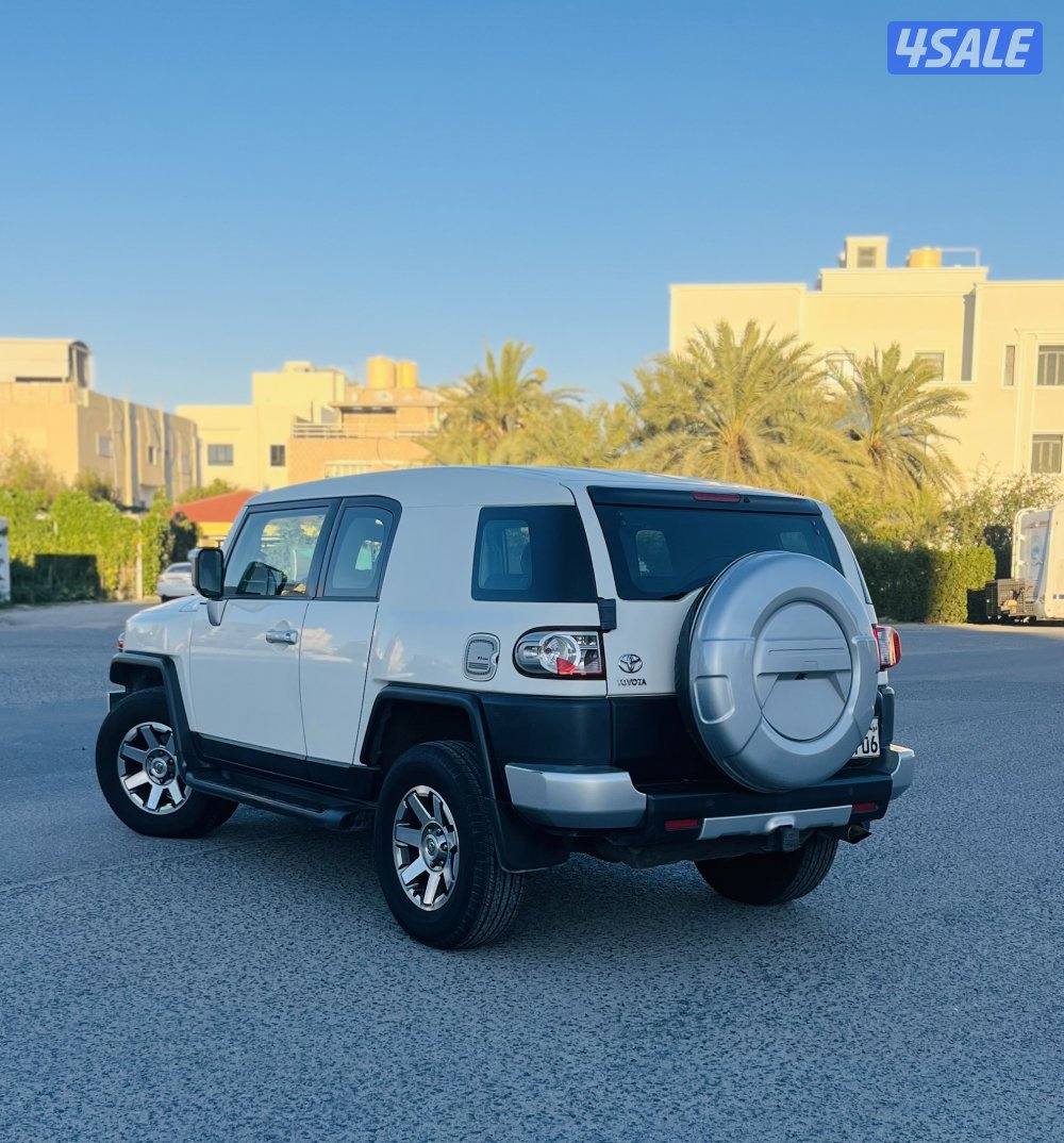للبيع تويوتا أف جي كروزر موديل 20164