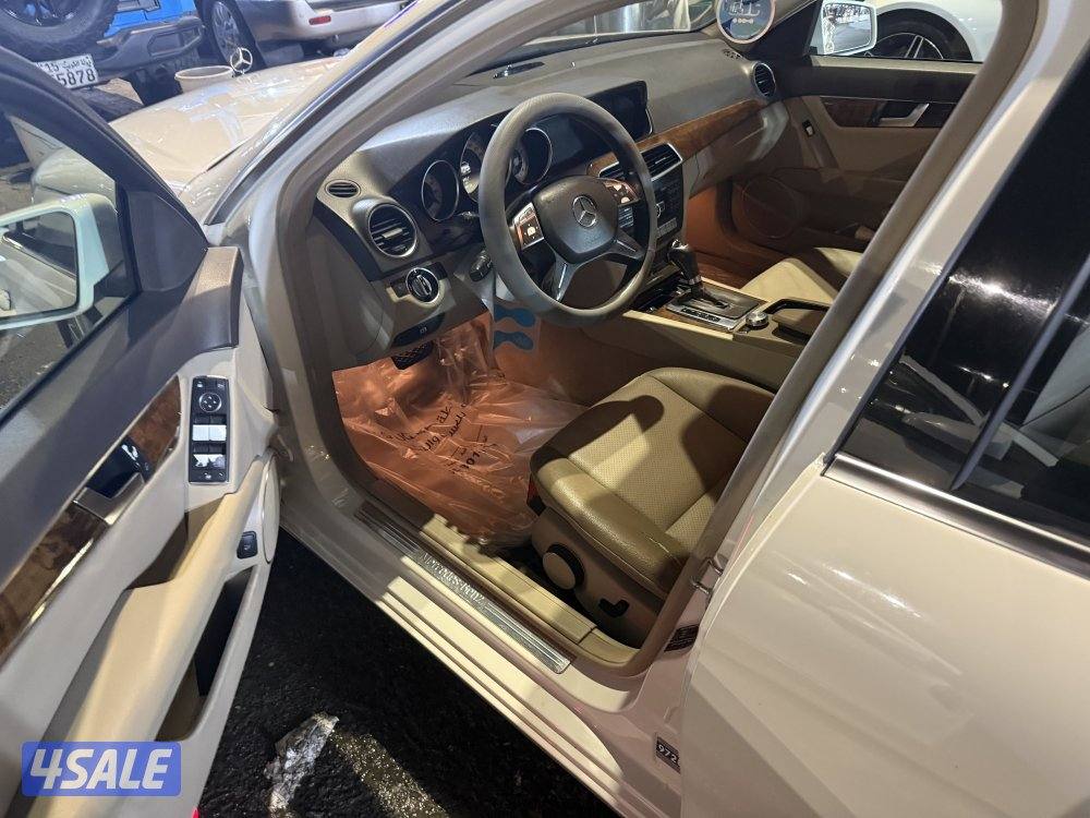 مرسيدس c200كامل المواصفات شرط الفحص بالكامل 20123