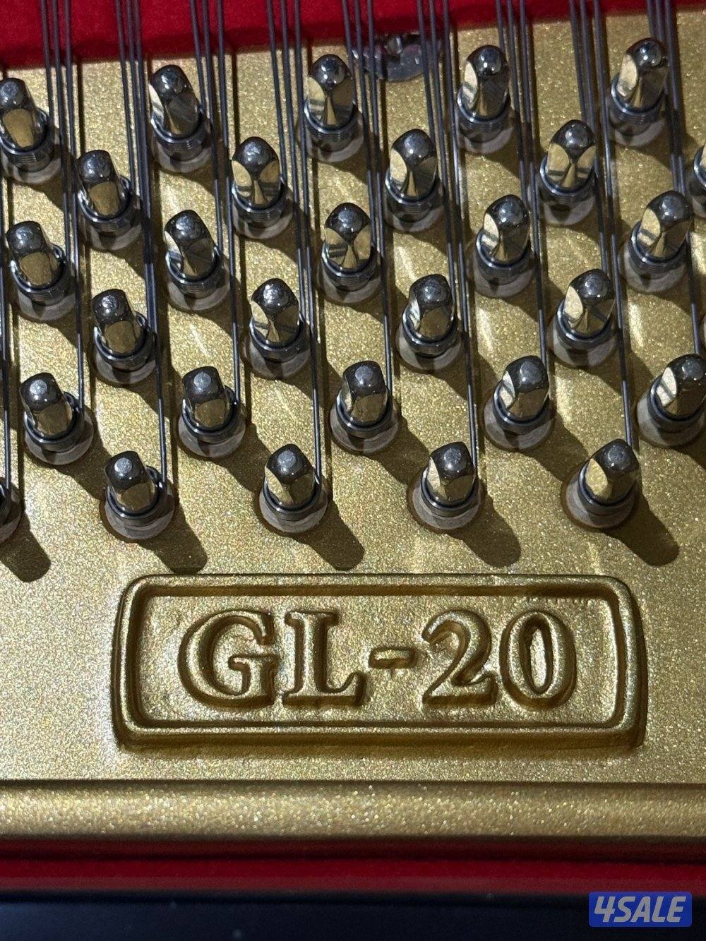 قراند بيانو ياباني الصنع بحالة المصنع9