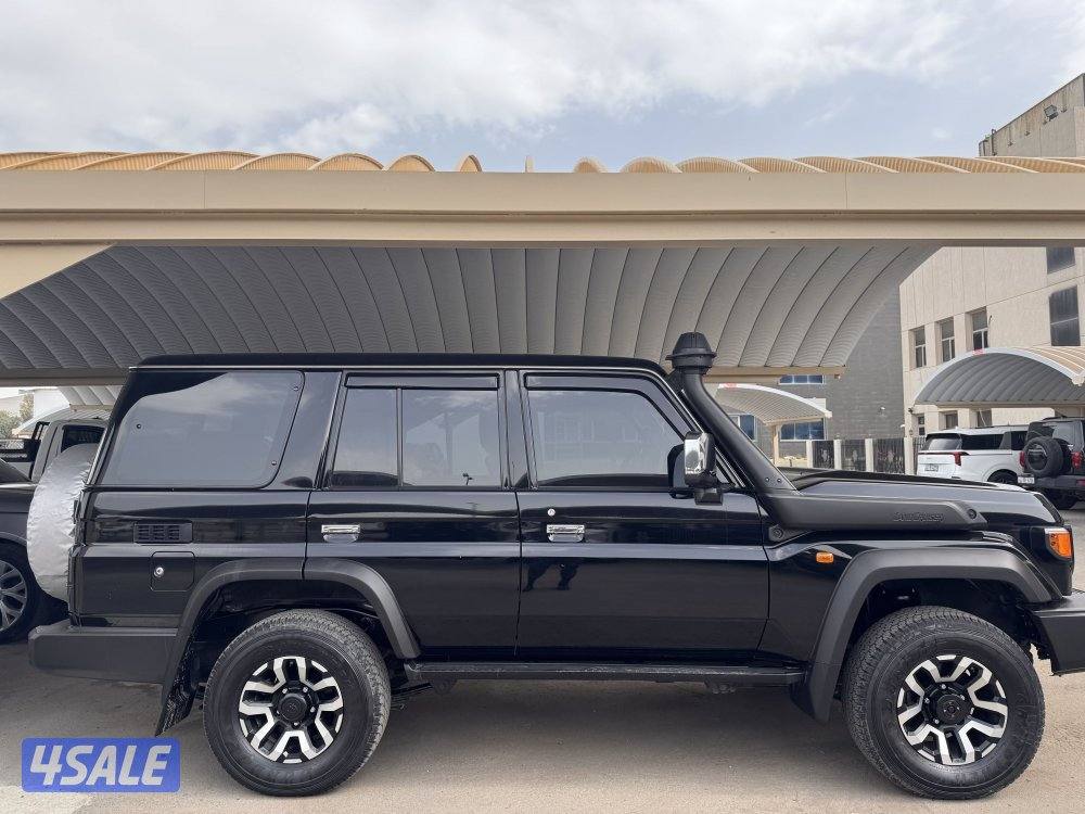 2025 اسود بحالة الوكالة يوجد اضافات1