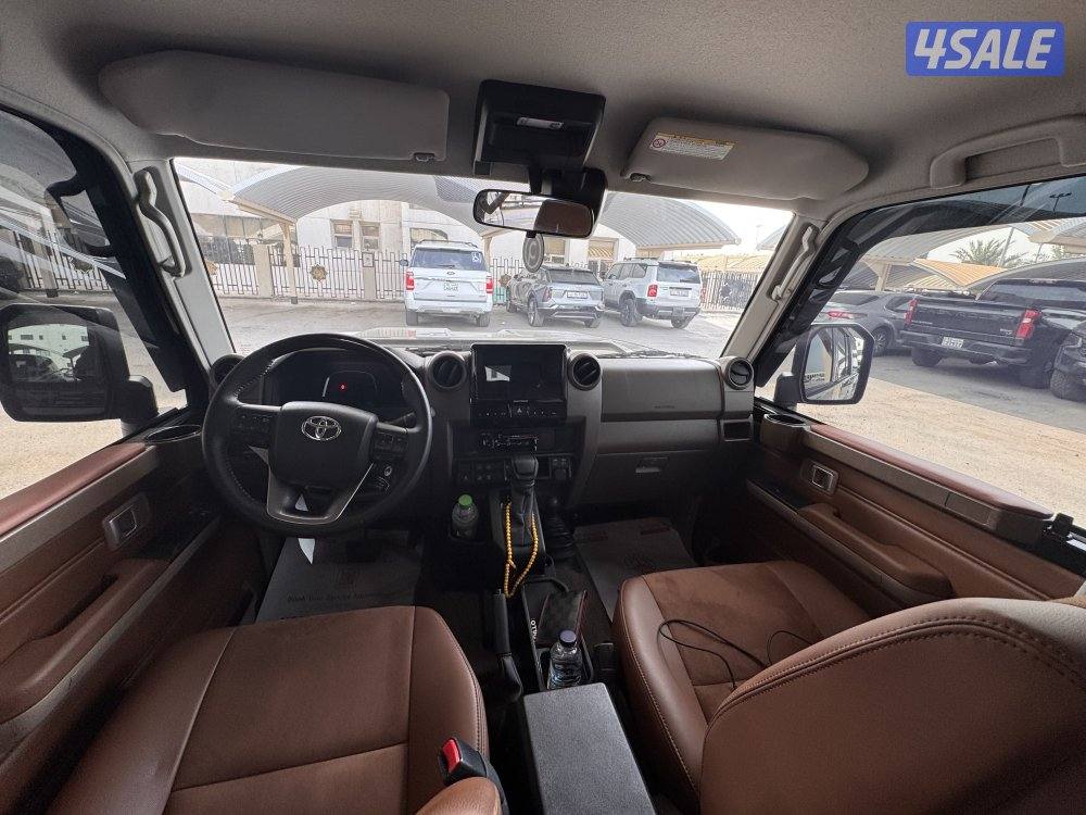 2025 اسود بحالة الوكالة يوجد اضافات5