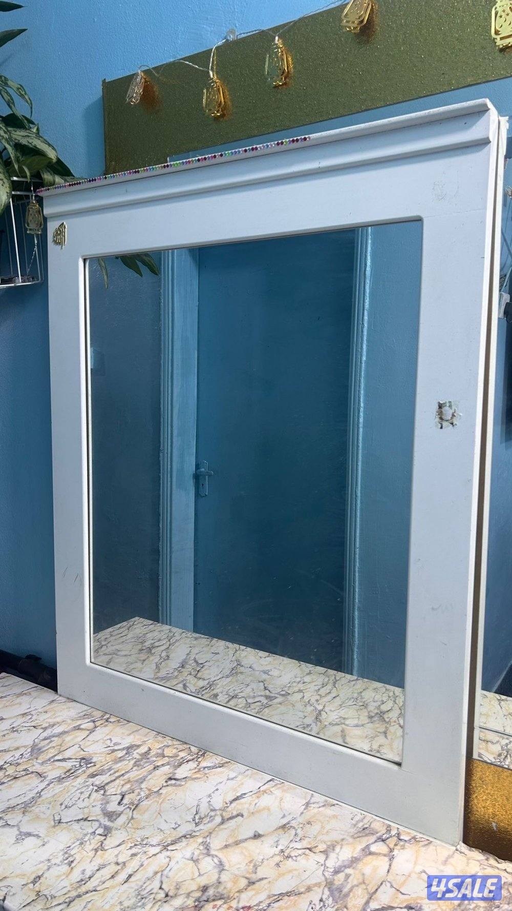 White dressing table0