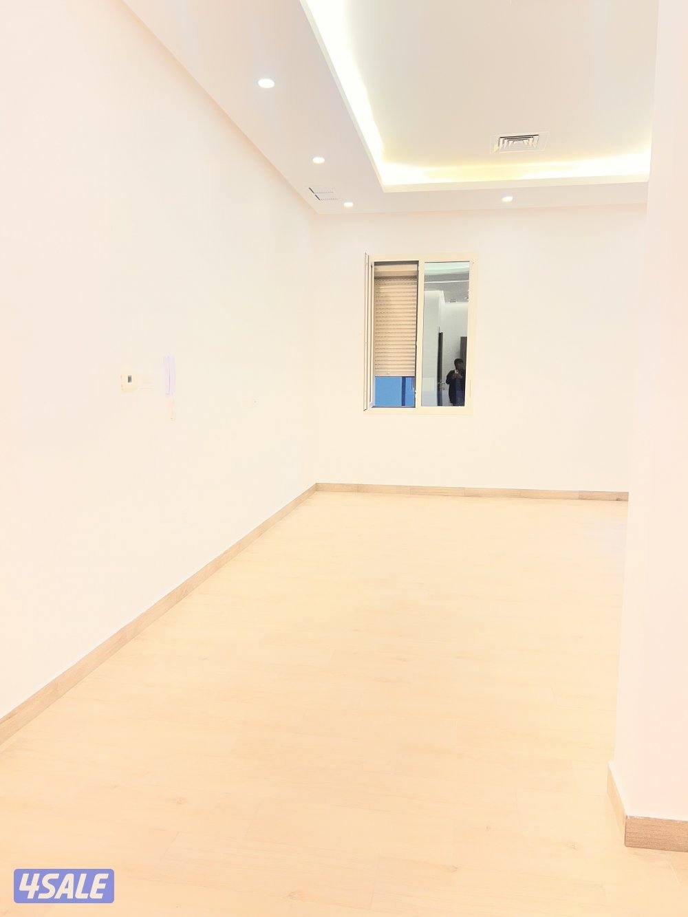 للإيجار شقة جديدة ارل ساكن 3 غرف  نوم0