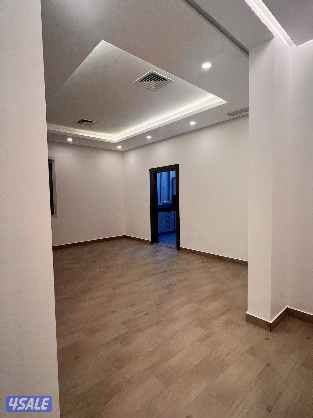 للإيجار شقة جديدة ارل ساكن 3 غرف  نوم3