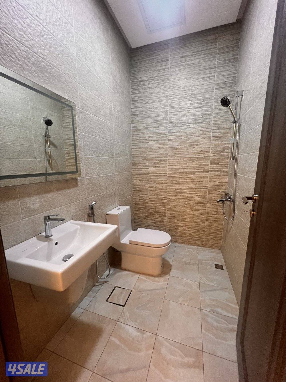 للإيجار شقة جديدة ارل ساكن 3 غرف  نوم10