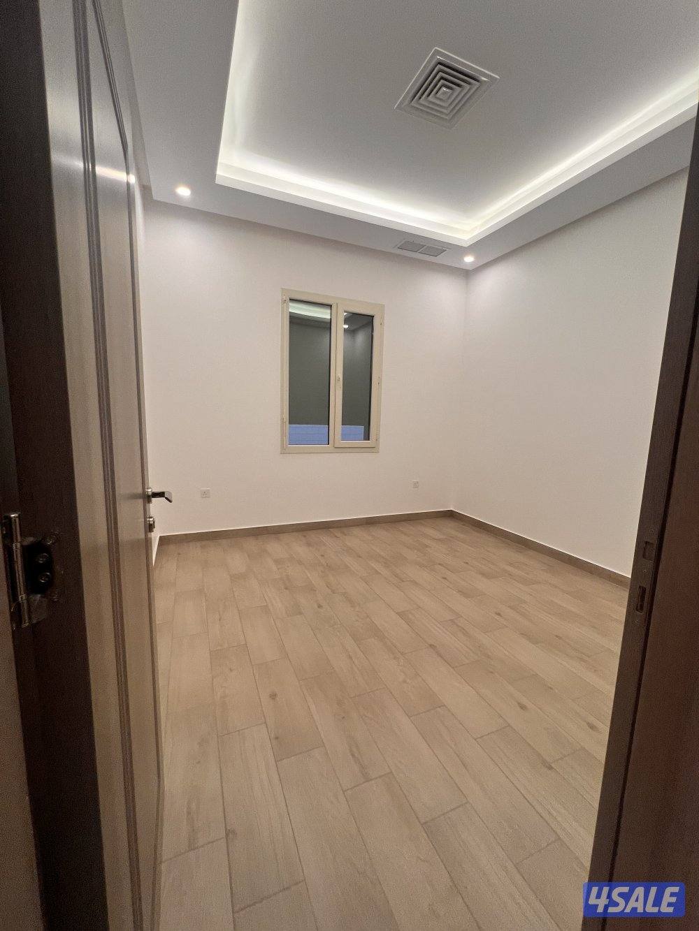 للإيجار شقة جديدة ارل ساكن 3 غرف  نوم11