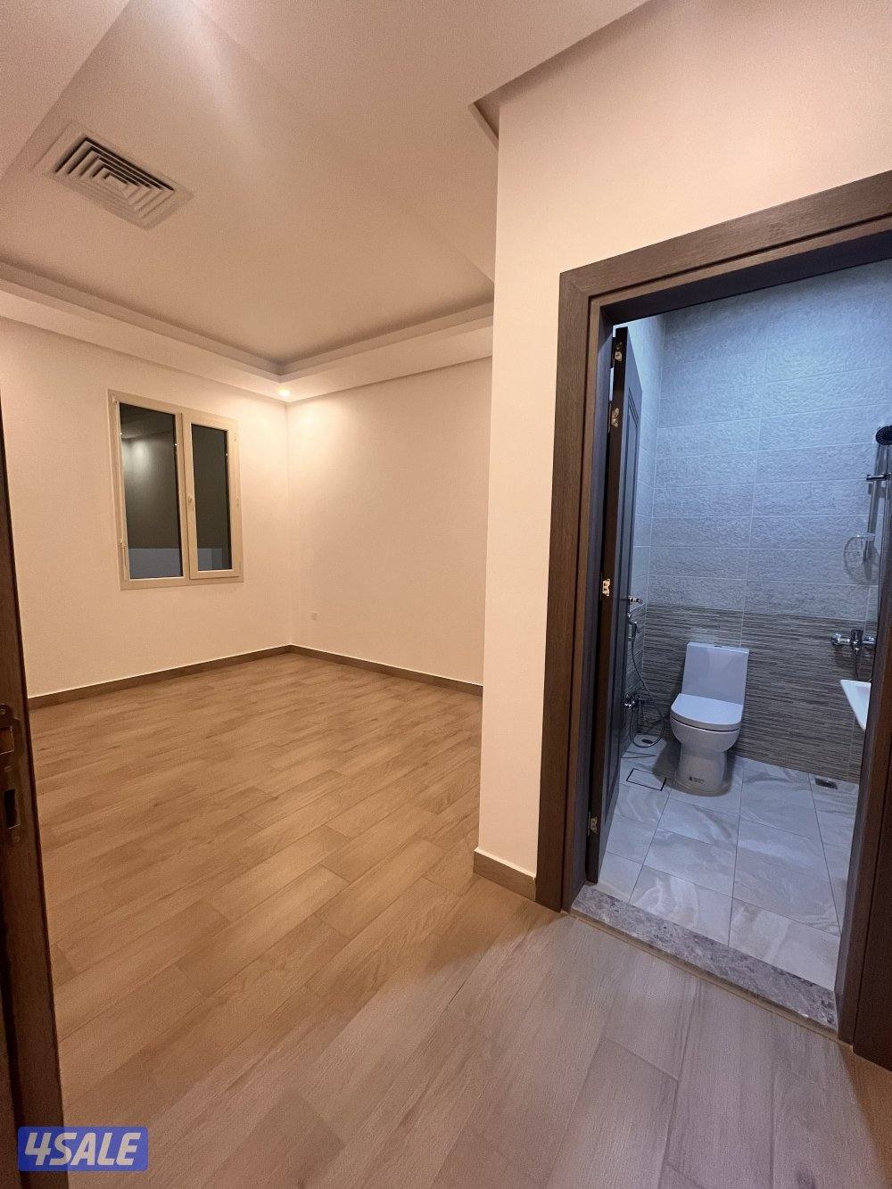 للإيجار شقة جديدة ارل ساكن 3 غرف  نوم12