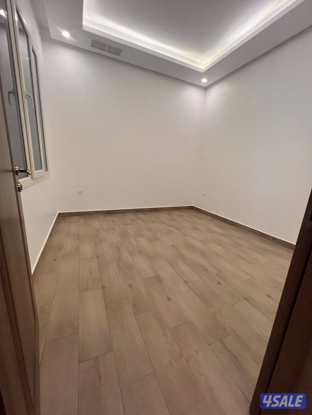 للإيجار شقة جديدة ارل ساكن 3 غرف  نوم13