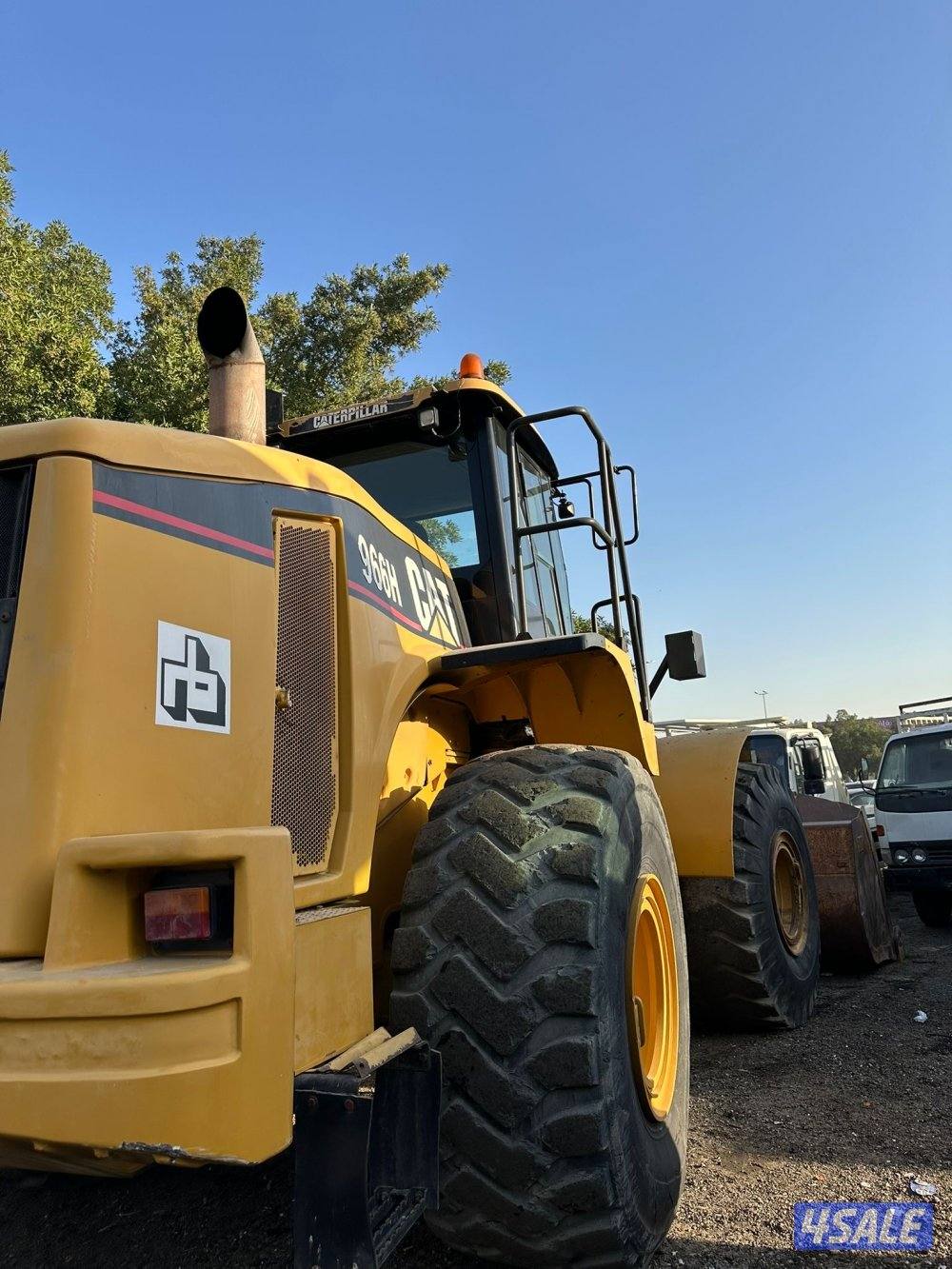 للبيع تركترات كاتربيلر بلجيكي 966Hعدد2موديلات ممشى 20و25الف4