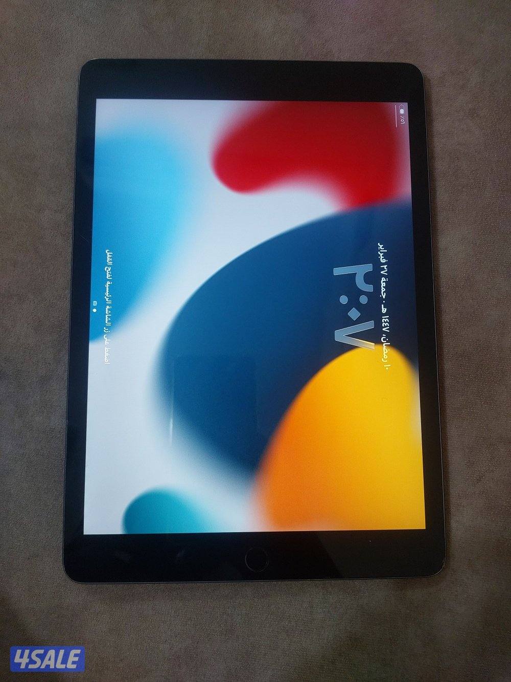 للبيع ايباد9مساحة 64جيجا مع الكرتون والشاحن1