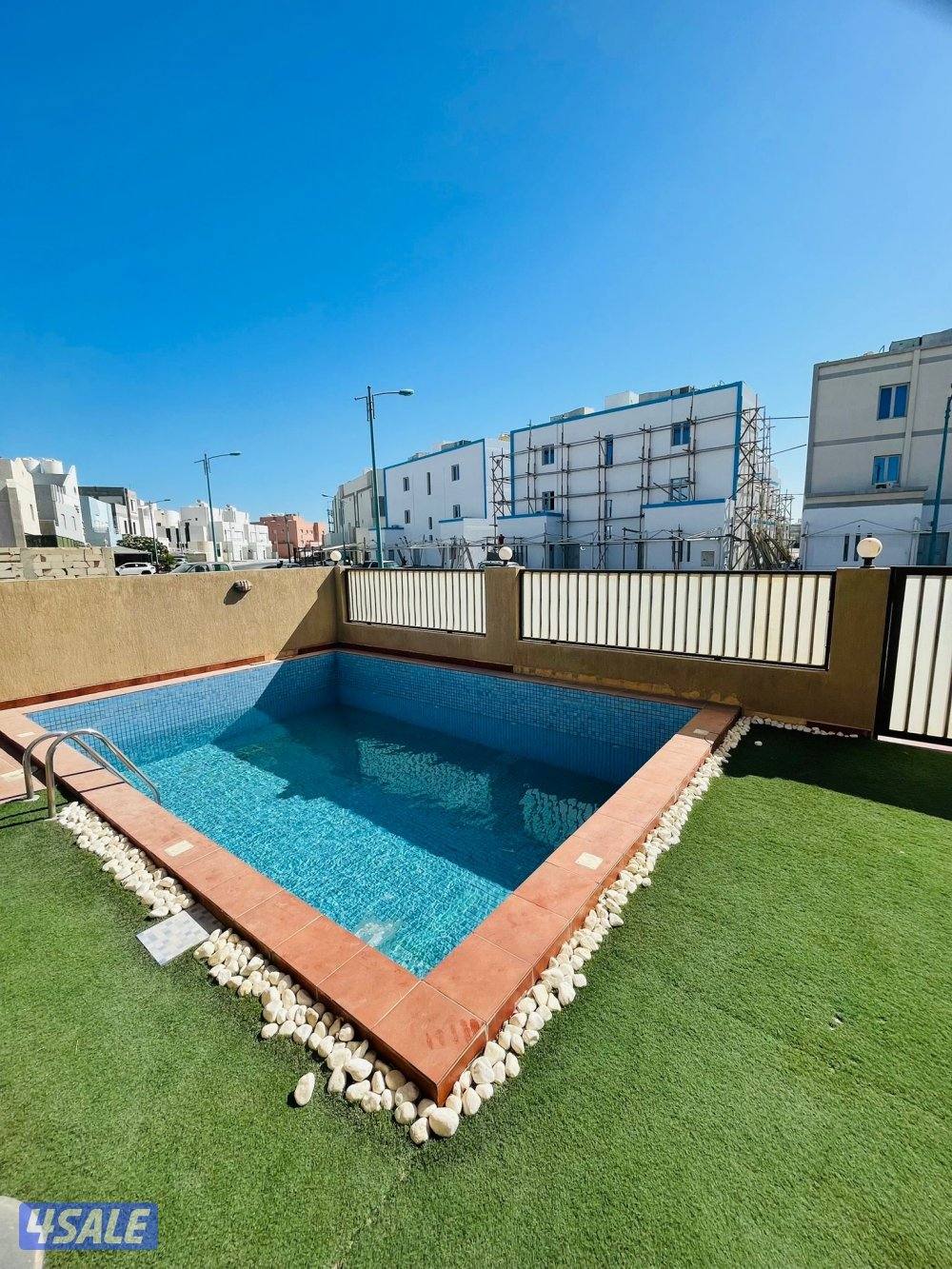 للايجار شاليه صف ثاني ٥ غرف نوم مسبح وحديقة1