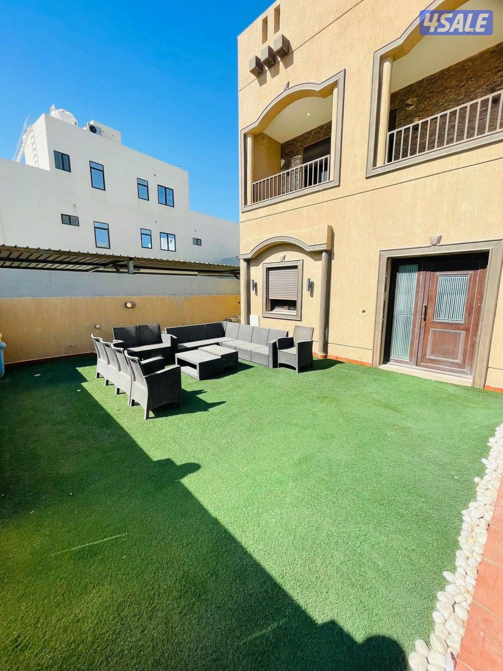 للايجار شاليه صف ثاني ٥ غرف نوم مسبح وحديقة8