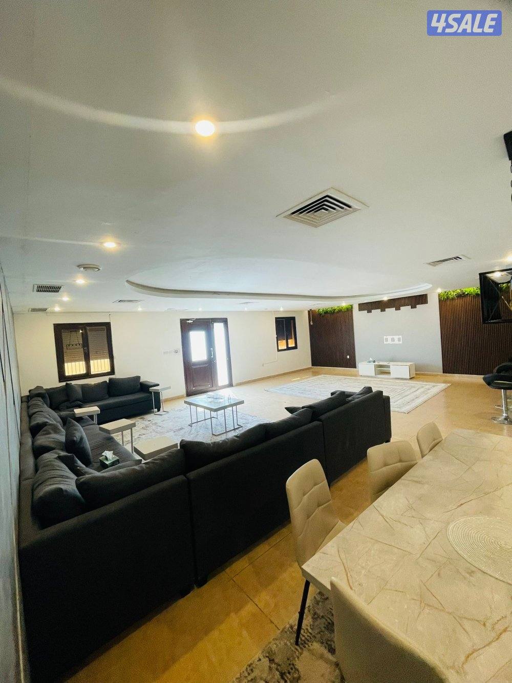 للايجار شاليه صف ثاني ٥ غرف نوم مسبح وحديقة11