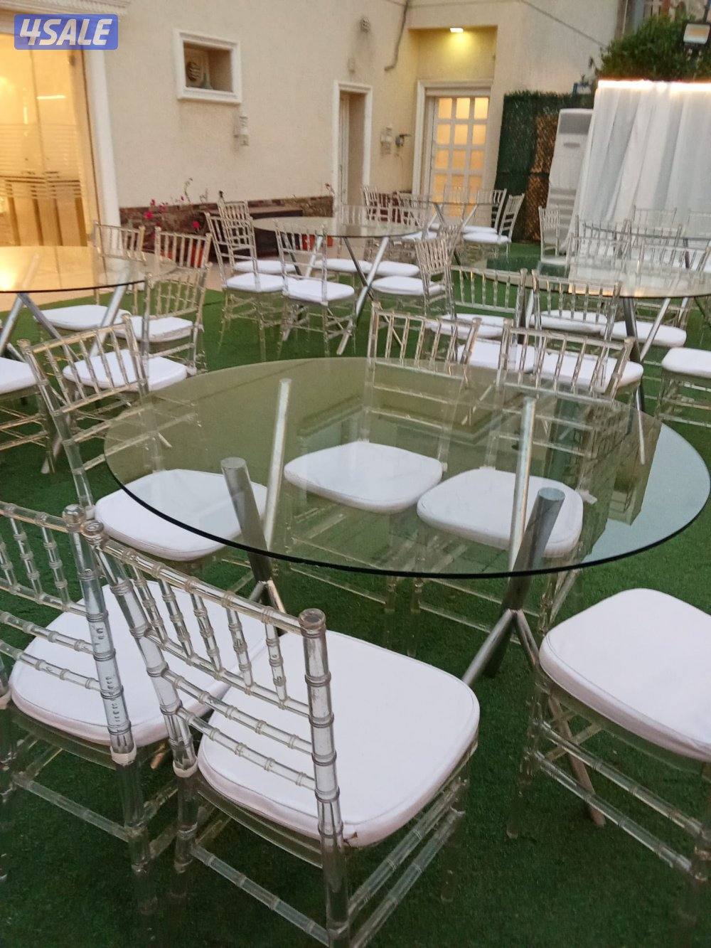 تاجير كراسي وطاولات و كوش وزينه العرس جميع مستلزمات الافراح والمناسبات0