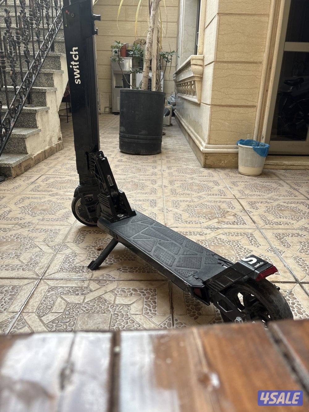 سكوتر للبيع مايحتاج له شي3