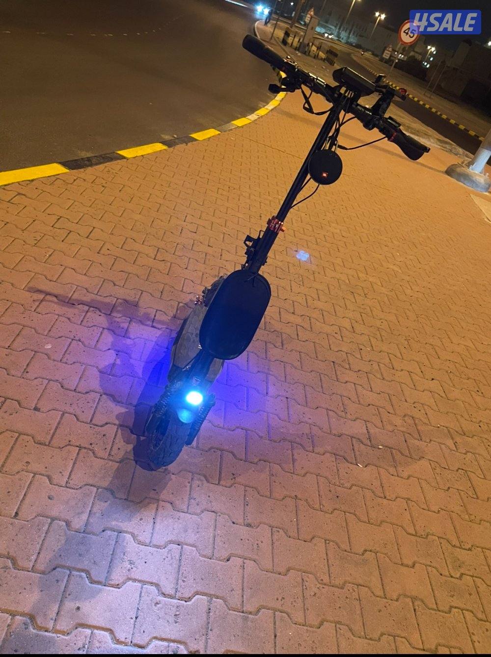 سلام عليكم للبيع سكوتر نضيف3