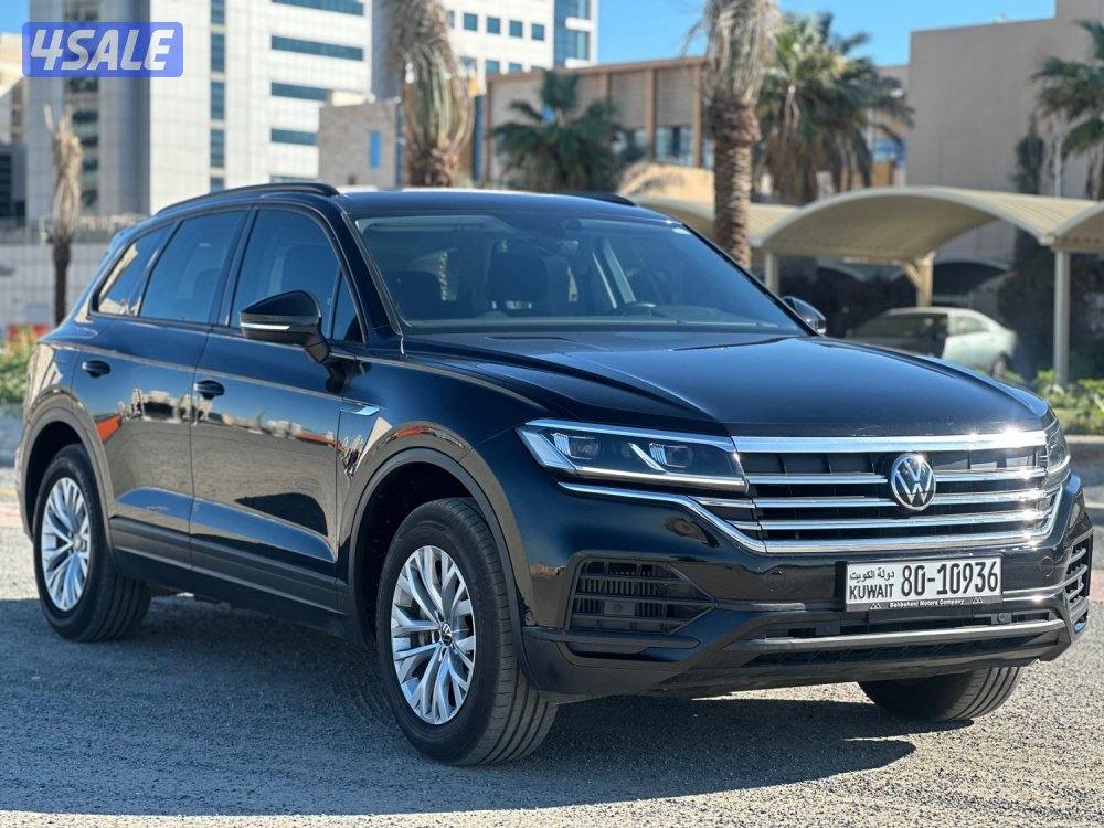 للبيع فولكس فاجن طوارق v6 ماشي ٥٠ الف كيلو0