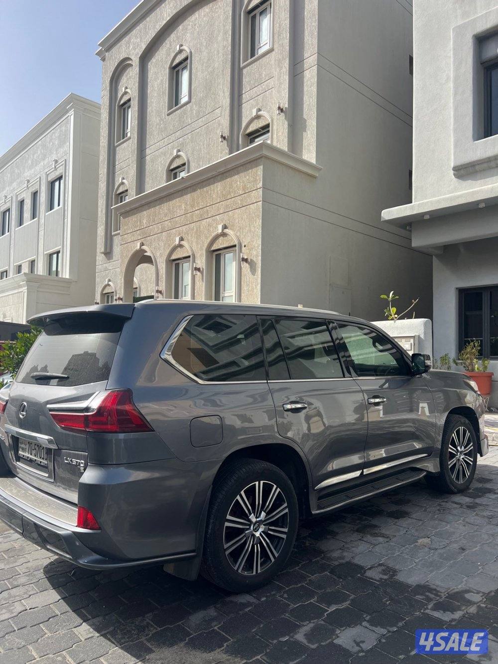 للبيع لكزس مويل 20162