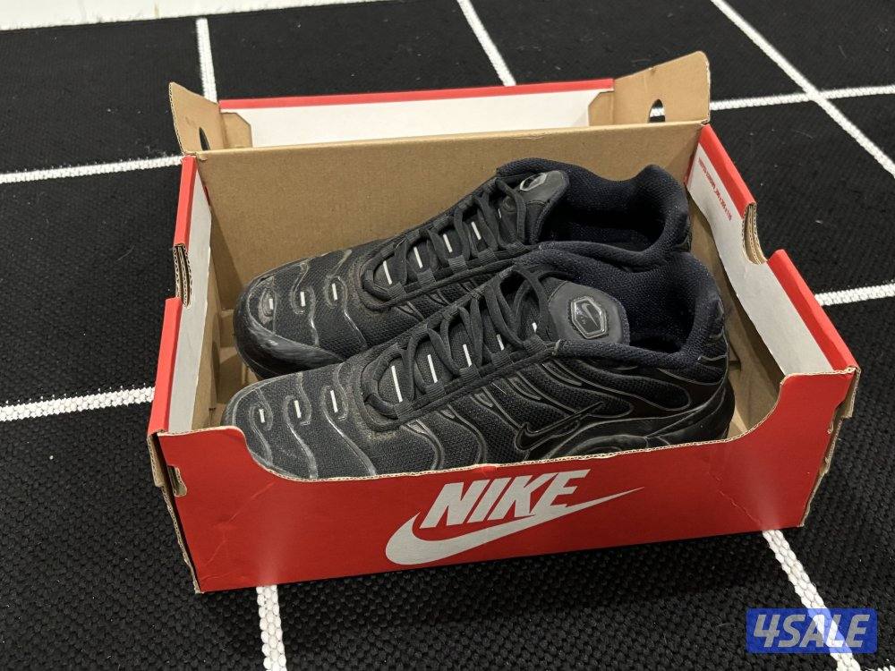 Black Nike TNS3