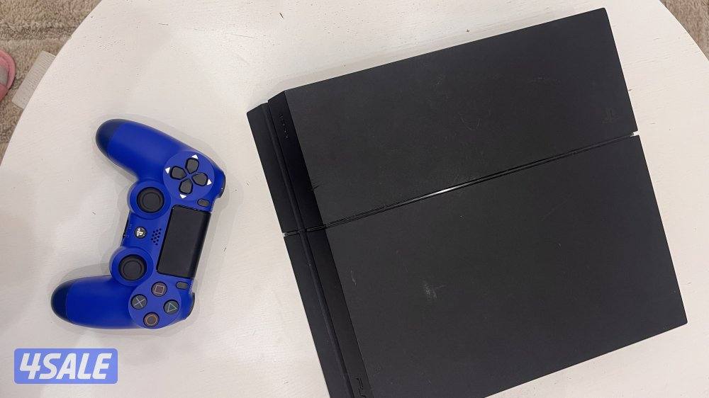 بلاستيشن 4 مستعمل بحاله ممتازه مع كافة الأغراض0