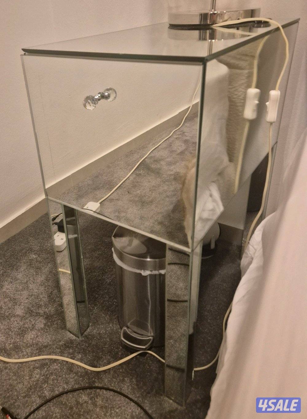 للبيع طاوله سرير1