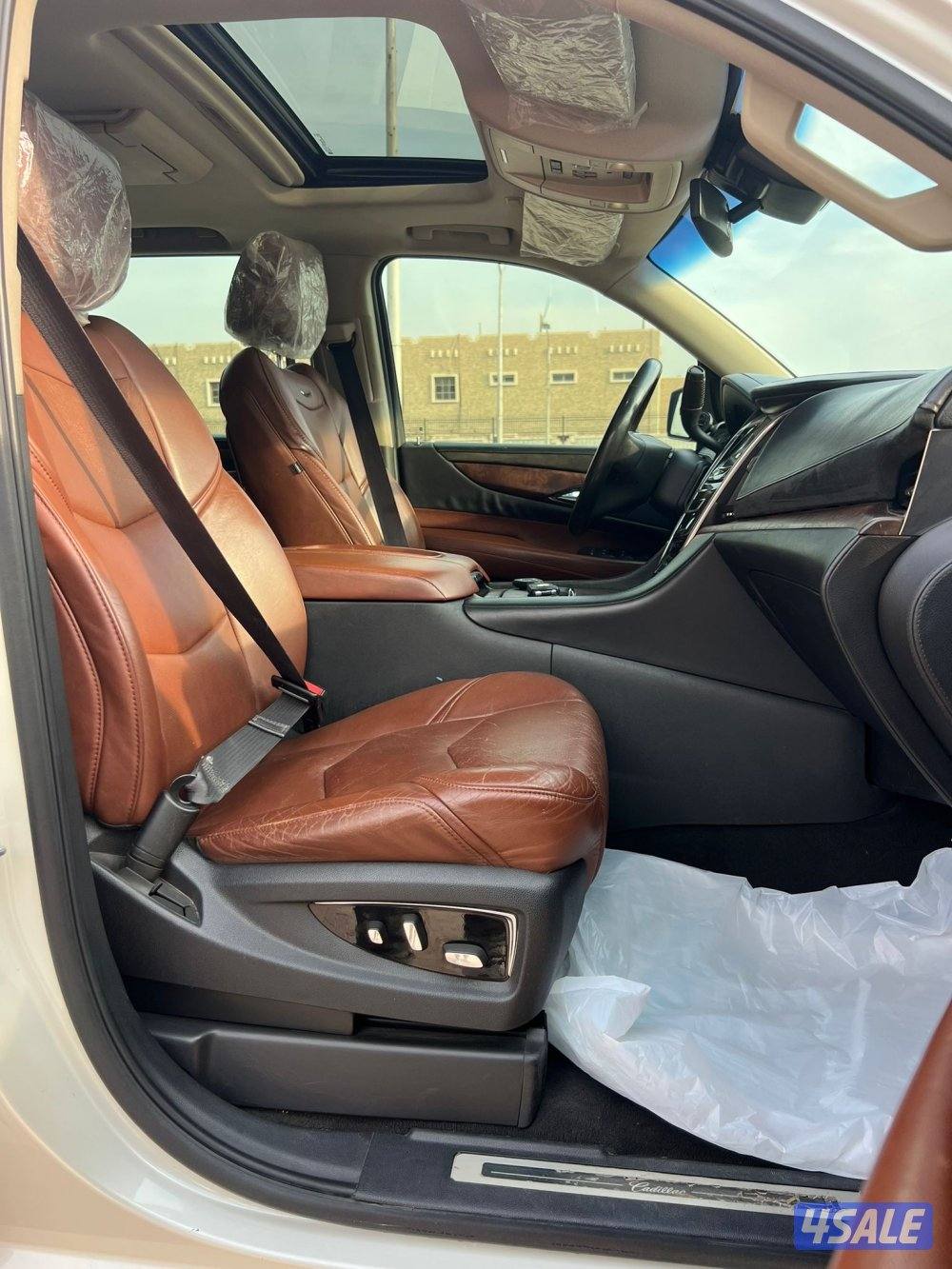 للبيع كاديلاك إسكاليد موديل 20155