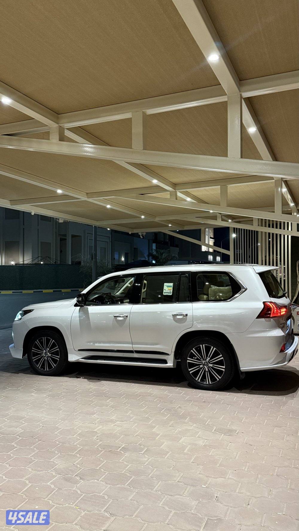 للبيع لكزس وارد قطر Lx 570 درجة اولى 2018. لون صدفي الموتر محشوم ونظيف1