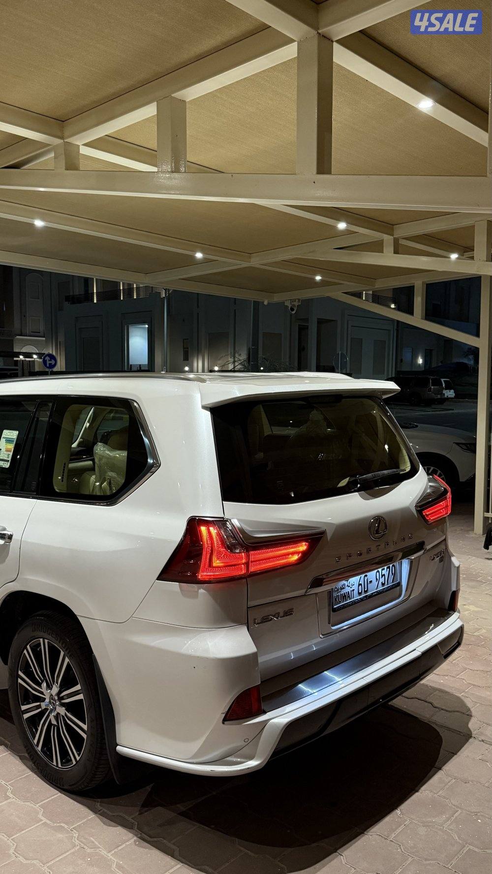 للبيع لكزس وارد قطر Lx 570 درجة اولى 2018. لون صدفي الموتر محشوم ونظيف6