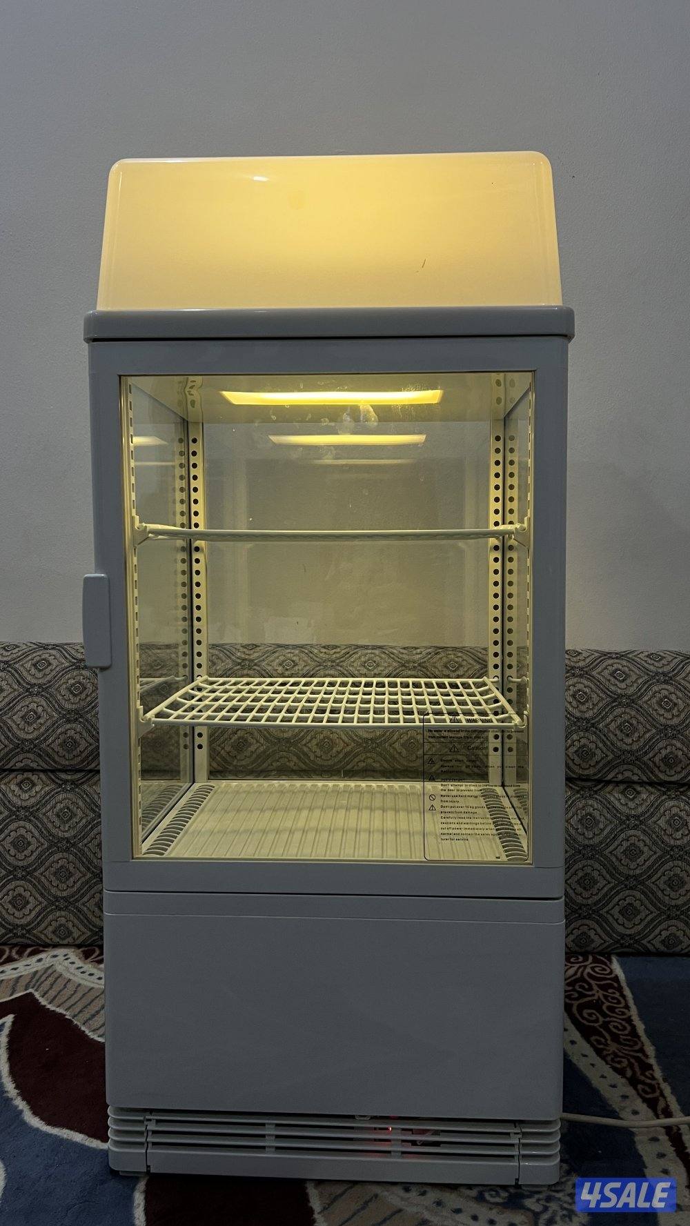 ثلاجة عرض متعددة الاستخدامات بحالة ممتازة0