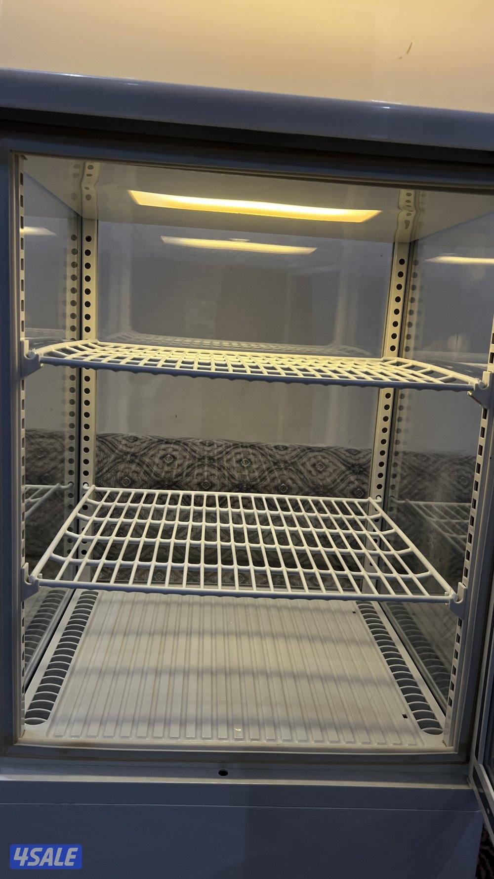 ثلاجة عرض متعددة الاستخدامات بحالة ممتازة1